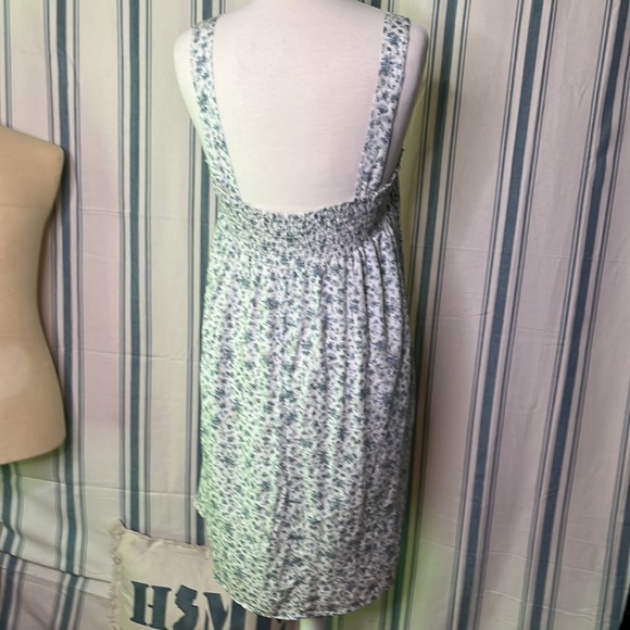 GILLI dress white blue ditzy fabric tank dress smocking wrinkle resistant - Picture 4 of 11